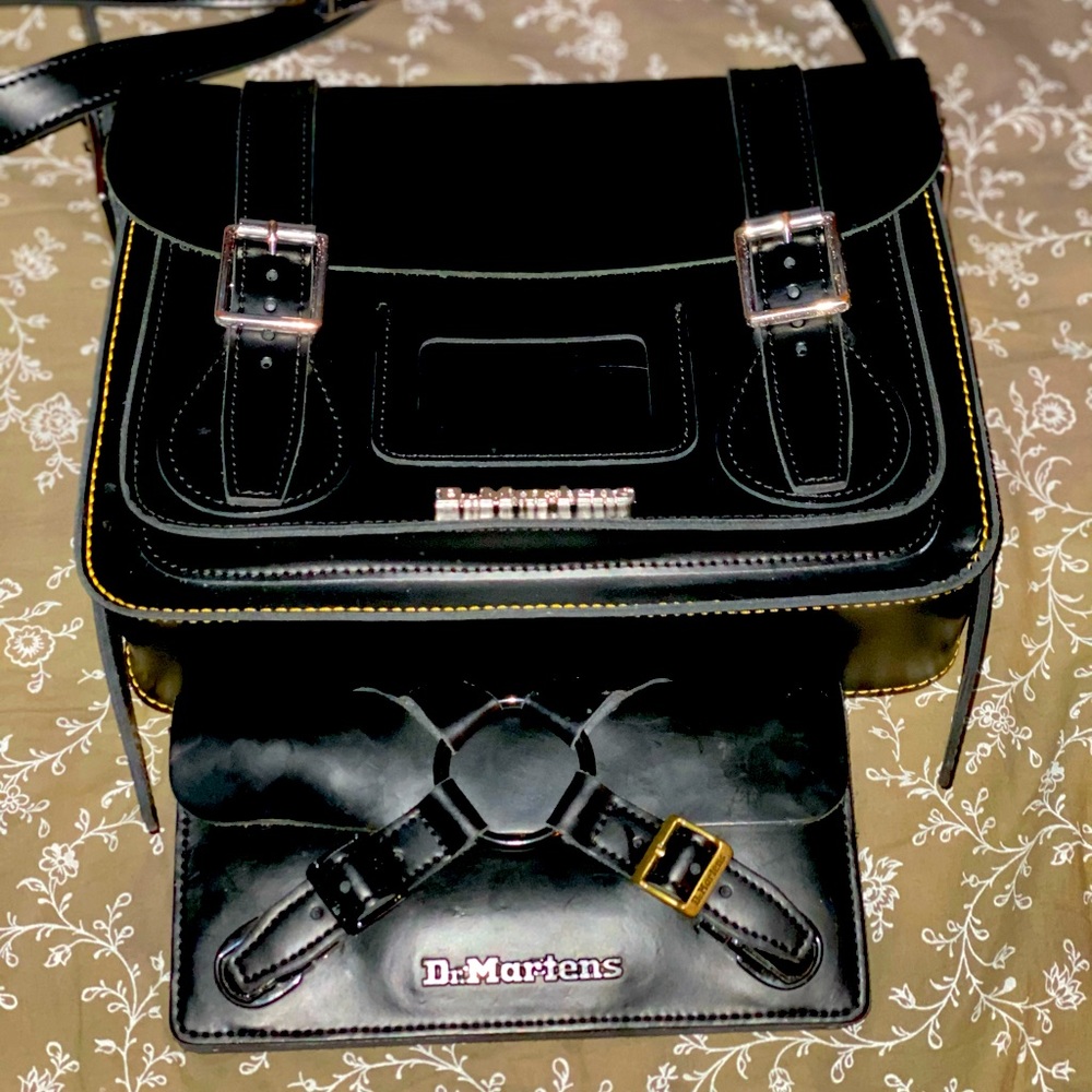 Dr Martens Messenger Bag and Wallet Bundle